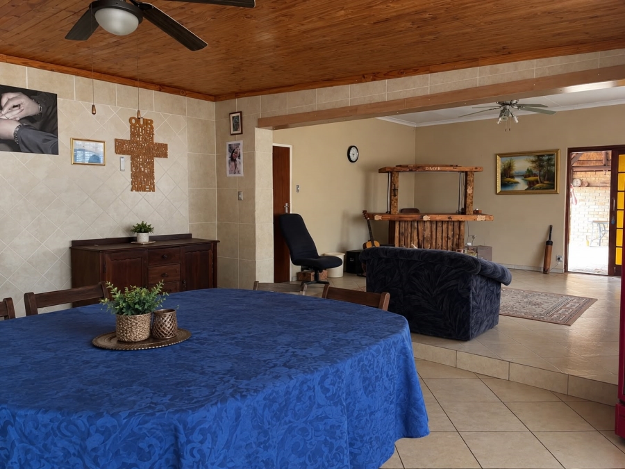 5 Bedroom Property for Sale in Meiringspark North West